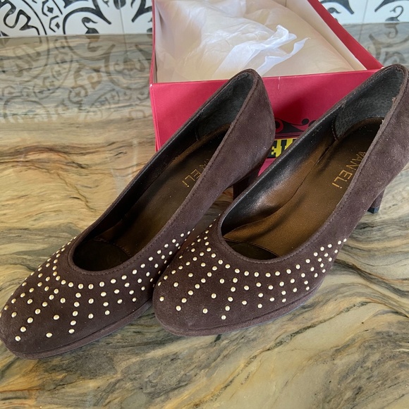 NEW!  Vaneli Frenzy TMoro  Suede Pump - Picture 1 of 5